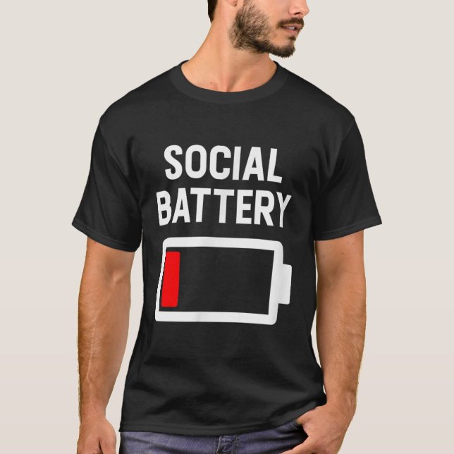 Lustigt Introvert Låg Social-batterinivåantisoki T Shirt (Framsida)