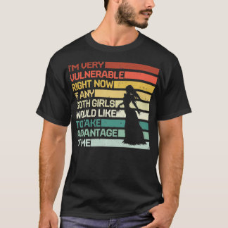 Lustigt, jag är mycket sårbar Höger nu om någon go T Shirt