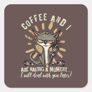 Lustigt kaffe och jag har en Moment Cat Fyrkantigt Klistermärke