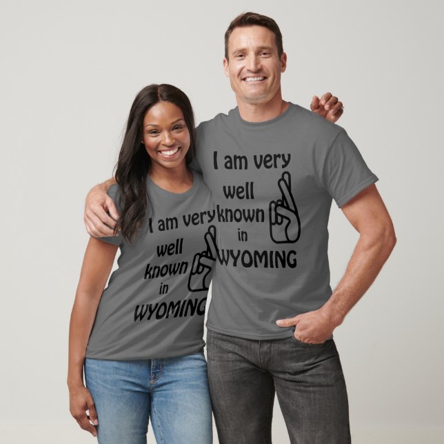 Lustigt känd i Wyoming Grått T-shirt (Unisex)