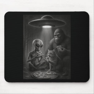 Lustigt katt med Alien och Bigfoot äter Pizza Ufo Musmatta
