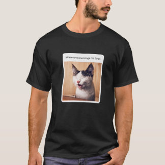 Lustigt kattminne när någon ger mig soda t shirt