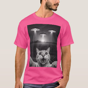Lustigt kattselfie framför Ufos T Shirt