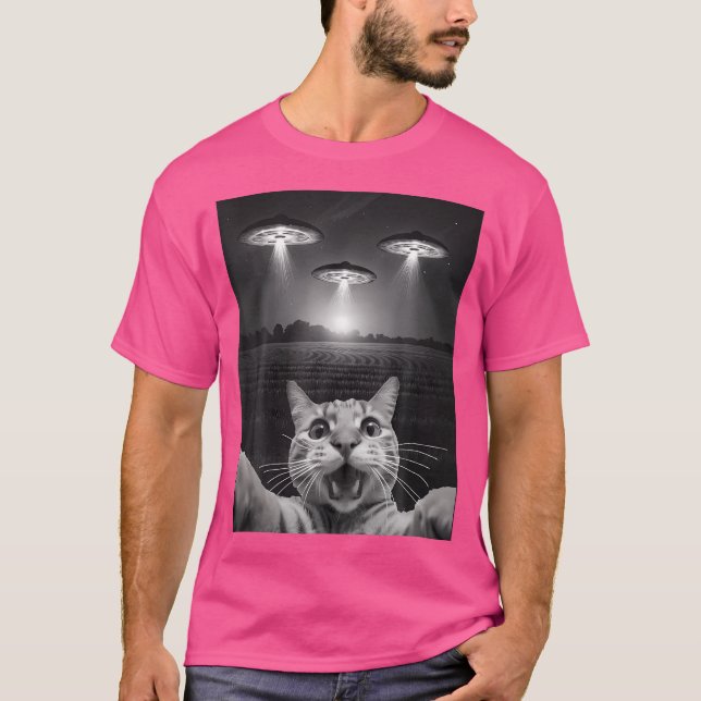 Lustigt kattselfie framför Ufos T Shirt (Framsida)