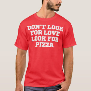 Lustigt leta efter Kärlek och leta efter Pizza T Shirt