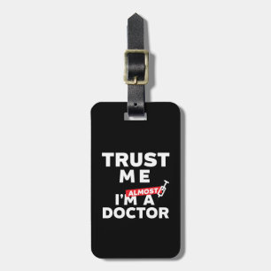 Lustigt Medicinska Student litar på mig att jag är Bagagebricka