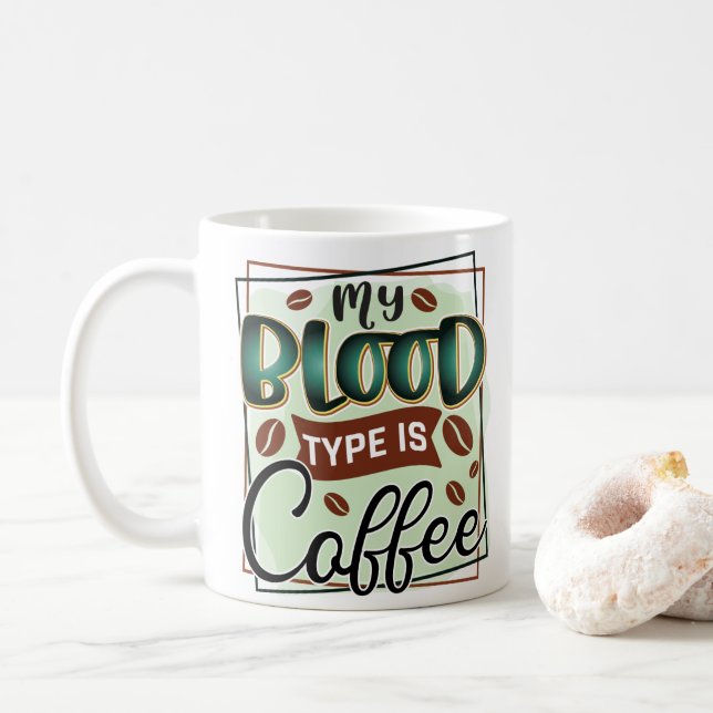 Lustigt Min blodtyp är kaffetypografi Kaffemugg (Med munk)