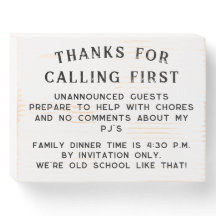 Lustigt oannonserat dörrskylt för gästfronten