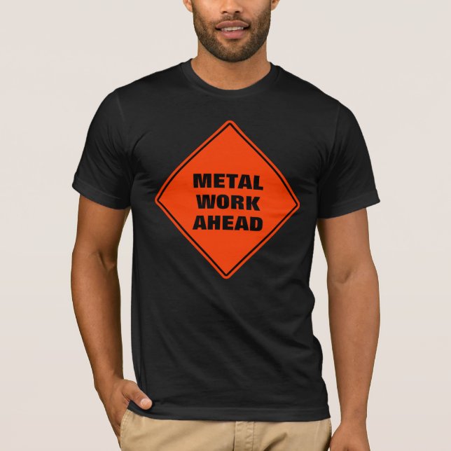 Lustigt orange metall går före försiktighet vägsky t shirt (Framsida)