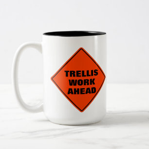 Lustigt orange trellis work ahead-styrning Två-Tonad mugg