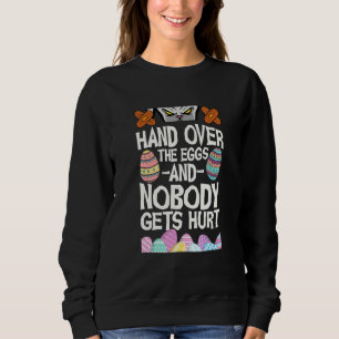 Lustigt över äggen och ingen får Ont dem. T Shirt