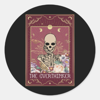 Lustigt över- tänkaren Tarot Card Skeleton Witch A Runt Klistermärke