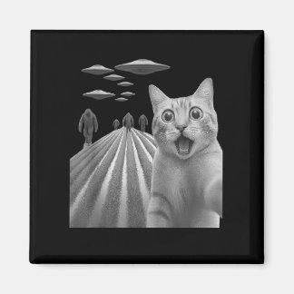 Lustigt överraskad Skrämt kattselfie med Bigfoot o Magnet