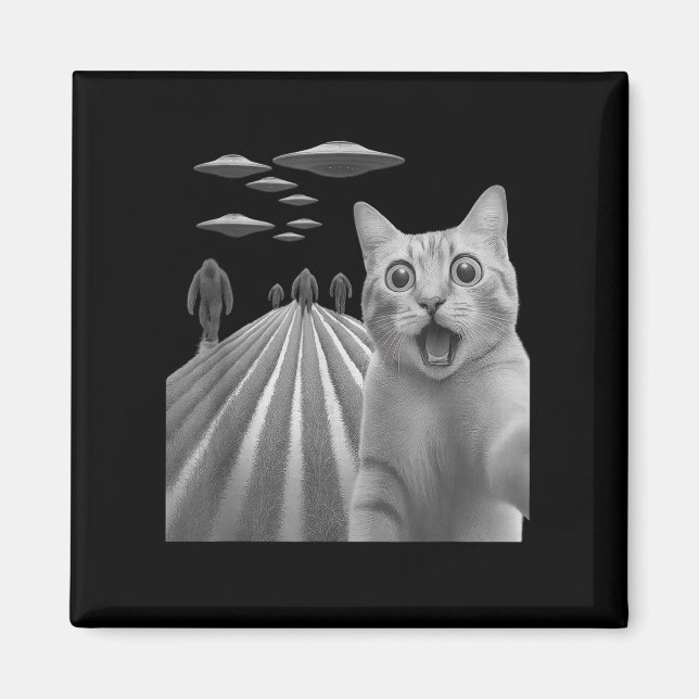 Lustigt överraskad Skrämt kattselfie med Bigfoot o Magnet (Framsidan)