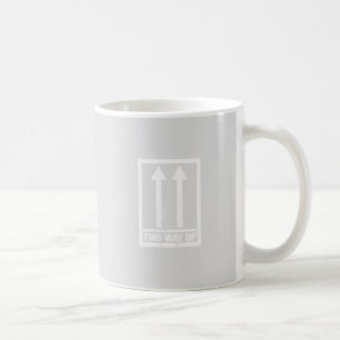 Lustigt på den här vägen upp-skylt kaffemugg