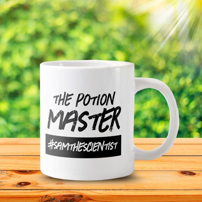 Lustigt på posten Master Hashtag Namn Jumbo Mugg (Funny The Potion Master #Jobtitle Jumbo Coffee Mug Cover Photo.)
