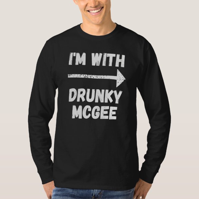 Lustigt par St patricks day jag är med Drunky Mcge T Shirt (Framsida)