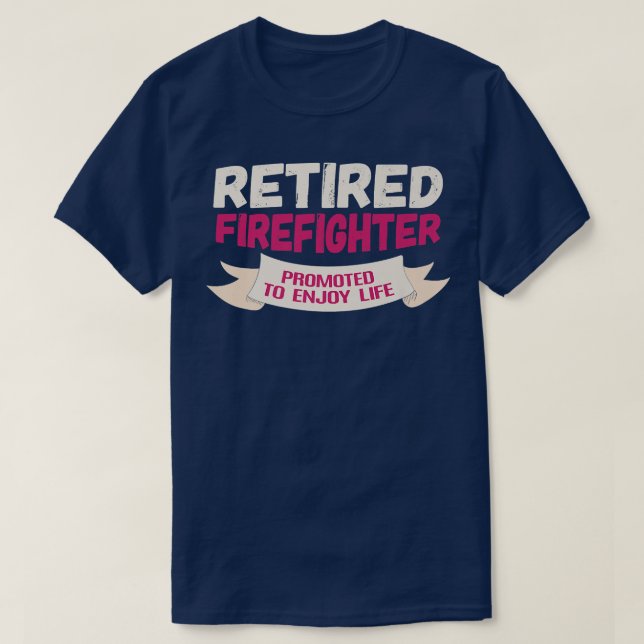 Lustigt pensionerad brandman befordrad att njuta a t shirt (Design framsida)