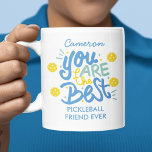Lustigt Pickleball Gift, Bästa någonsin, Anpassnin Kaffemugg<br><div class="desc">Perfektens pickleball-gåva till din pickleball bestie,  vän eller turneringspartner. Roligtens design har typografi som lyder "Du är den bästa Pickleball-vän någonsin - enkelt att byta till partner osv." Anpassa med namn och text. Gör en fantastisk-gåva till valfri pickleball älskare.</div>