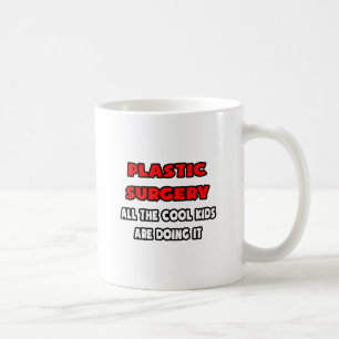 Lustigt plastiskt kirurgiskt fartyg och gåvor kaffemugg