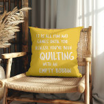 Lustigt Quilting Problemote Quote for Quilters Gul Kudde<br><div class="desc">Roligt dekorativ kudde i solig gult med ett lustigt citat som alla kylskåp kan relatera till om att filma med en tom bobbin och inte inse det förrän det är för sent.</div>