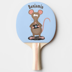 Lustigt råtta med kamerans tecknad illustration pingisracket