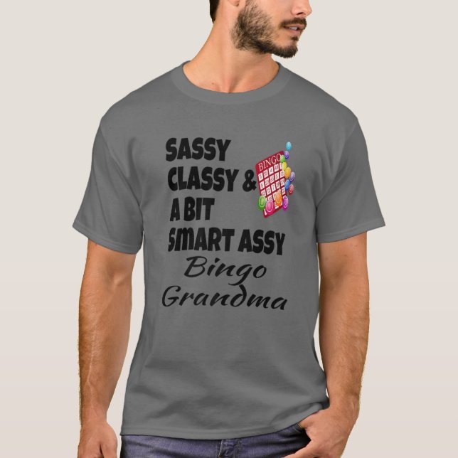 Lustigt Sassy Classy och lite smart Assy Bingo Gra T Shirt (Framsida)