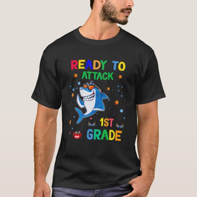 Lustigt Shark Student Redo att attackera 1st Klass T Shirt (Framsida)