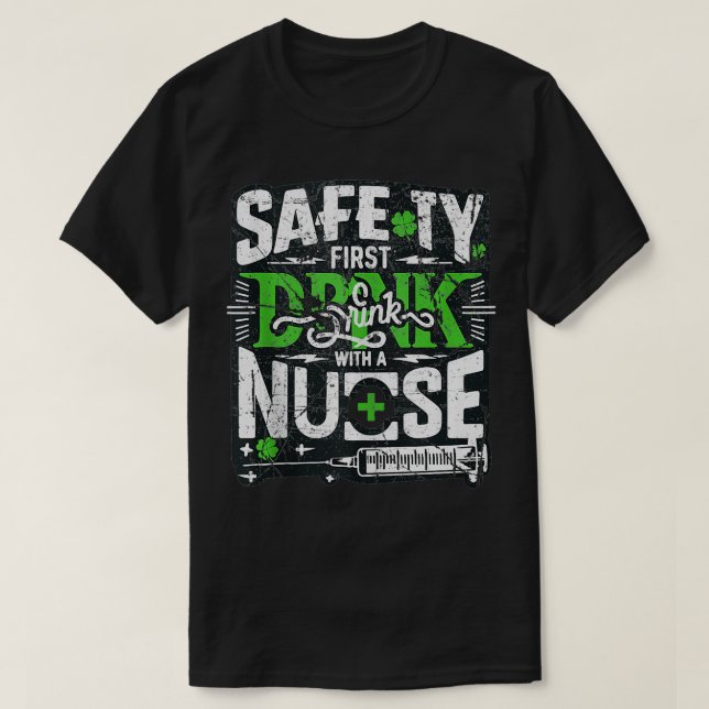 Lustigt sjuksköterska först Drick med sjukskötersk T Shirt (Design framsida)