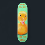 Lustigt Skateboard Lycklig Anka Anpassningsbar Tex<br><div class="desc">Skateboard med Gult Anka Wink Lycklig Smile Tecknad Teckning och text - eller Välj / lägg till din unika text / teckensnitt / Färg - Gör din Speciella skateboard Gift - Ändra storlek och flytta eller ta bort och lägg till inslag / bild med Anpassning verktyg ! - Teckning och...</div>