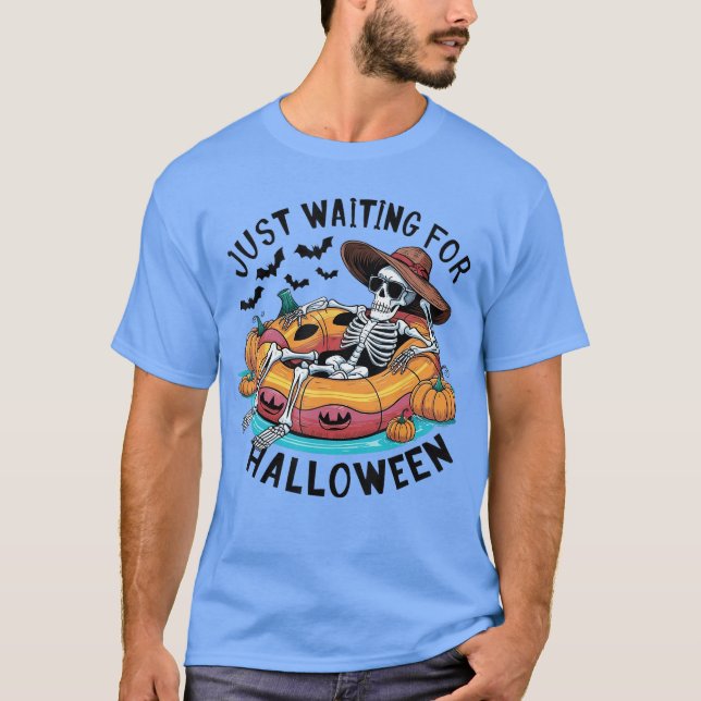 Lustigt Skeleton Halloween väntar bara på Hallowee T Shirt (Framsida)