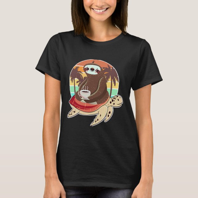 Lustigt Sloth Riding Turtle som dricker sitt T Shirt (Framsida)