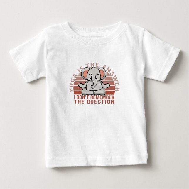 Lustigt söt elefant som gör yoga. t shirt (Framsida)