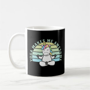 Lustigt söt enmajs som gör yoga. kaffemugg
