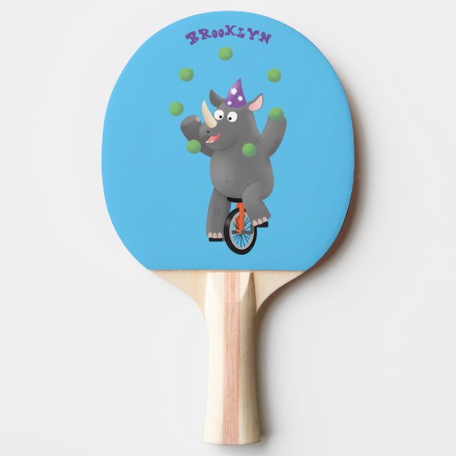Lustigt söt noshörande med unicycle pingisracket (Framsidan)