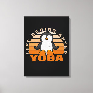 Lustigt söt penguin som gör yoga. canvastryck