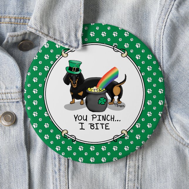 Lustigt St. Patrick's Day Dachshund (svart och tan Knapp (In Situ)