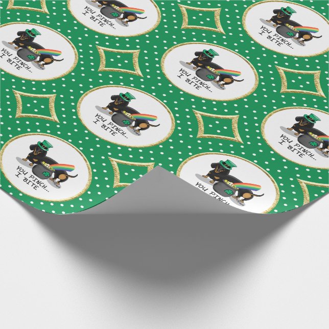 Lustigt St. Patrick's Day Dachshund (svart och tan Presentpapper (Hörn)