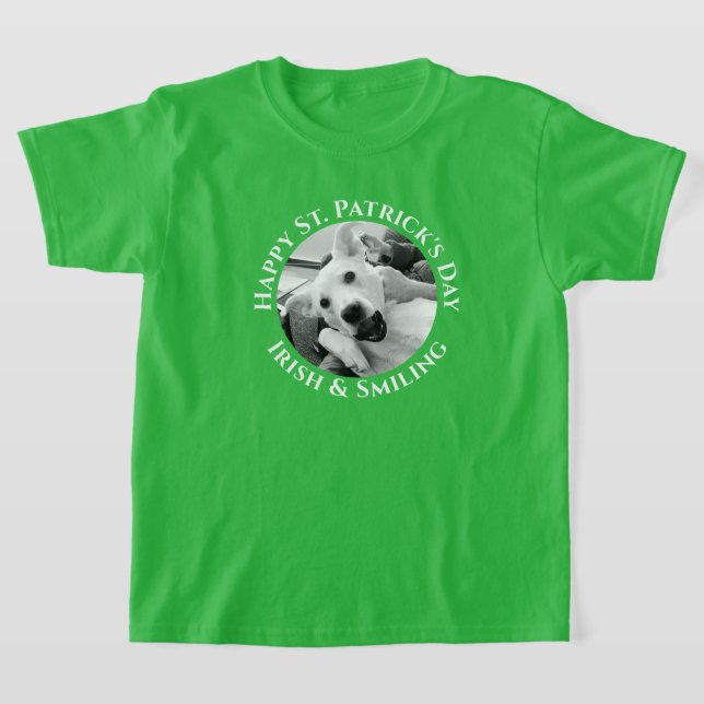 Lustigt St. Patrick's Day Irish och Smiling Hund T Shirt (Laydown)