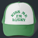 Lustigt St patricks day Kiss Me jag är Lucky Group Keps<br><div class="desc">Injicera lite Irish humor på St. Patrick-Day-festligheterna med vår våtskjorta-samling! Kräv den irländska charmen med smart ord och enkel typografi som utmärker sig i vilken folkmassa som helst. Perfekt för grupper, dessa bestrålar kinkig charm och frammanar leenden vid varje tillfälle. Ta din dos av grönt gigglar och gör St. Patrick's...</div>