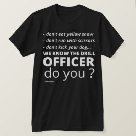 Lustigt t-shirt: "VI VET DRILLEN" T Shirt