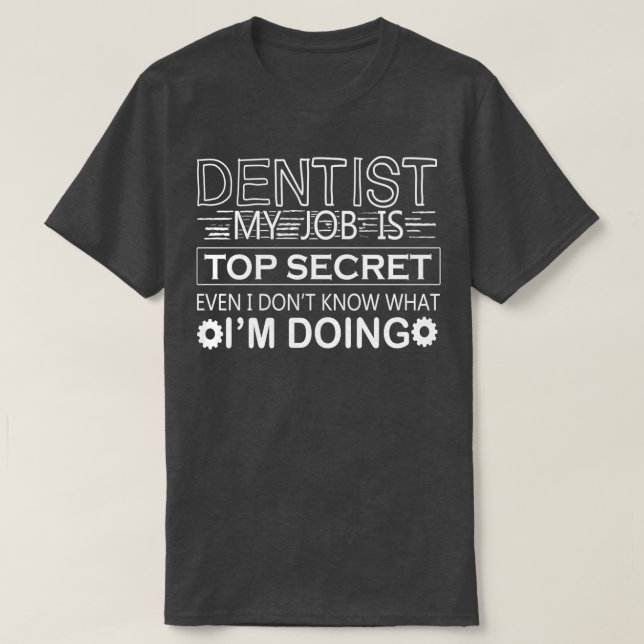 Lustigt tandläkarcitat humor Dentist Mitt jobb är  T Shirt (Design framsida)