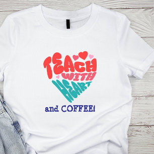 Lustigt TEACH MED HEART OCH COFFEE'Blue/Red T Shirt