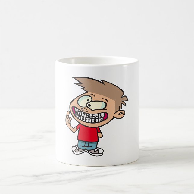 Lustigt Tecknad Boy med Braces Smile Kaffemugg (Skapare uppladdad)