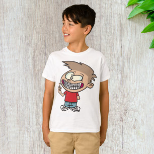 Lustigt Tecknad Boy med Braces Smile T Shirt
