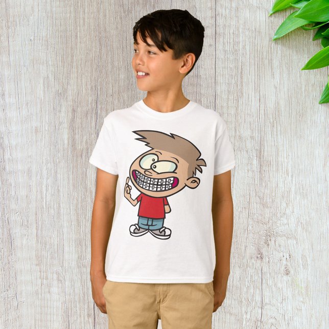 Lustigt Tecknad Boy med Braces Smile T Shirt (Skapare uppladdad)