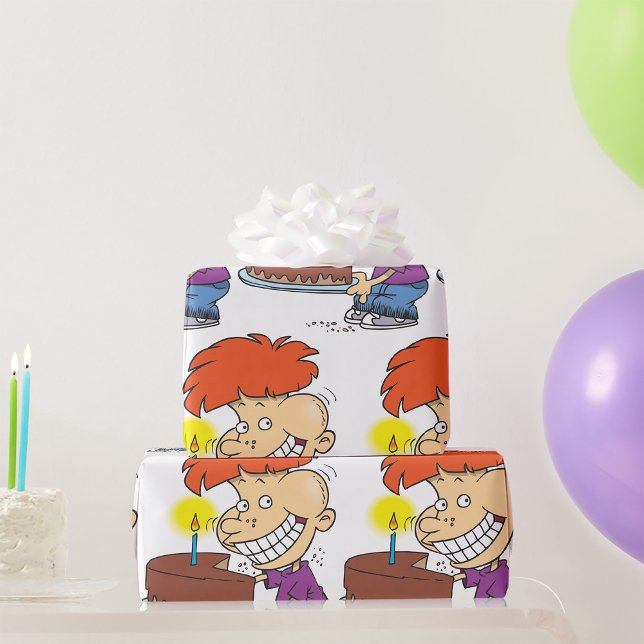 Lustigt Tecknad Boy med Chocolate Birthday Cake Presentpapper (Skapare uppladdad)