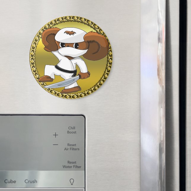 Lustigt tecknad Cheburashka-björn med svärd Magnet (In Situ (Fridge))