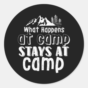 Lustigt träna vad som händer på Camp Stays på Camp Runt Klistermärke