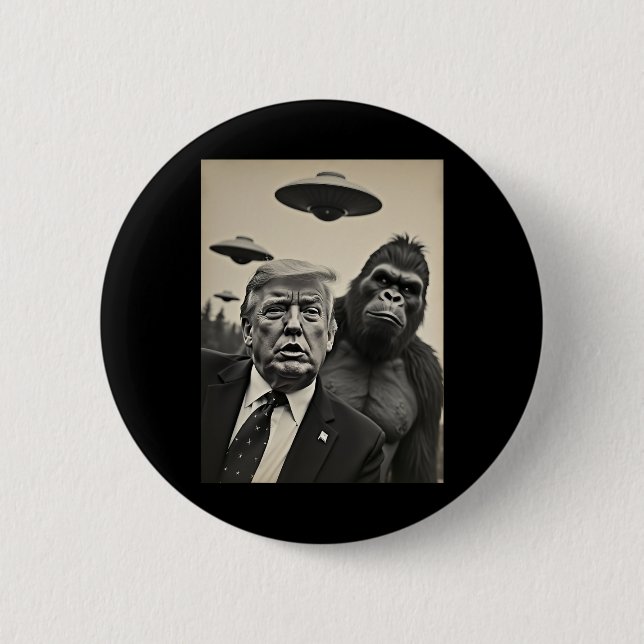 Lustigt Trump Bigfoot Selfie med Ufos Konstig Alie Knapp (Framsida)